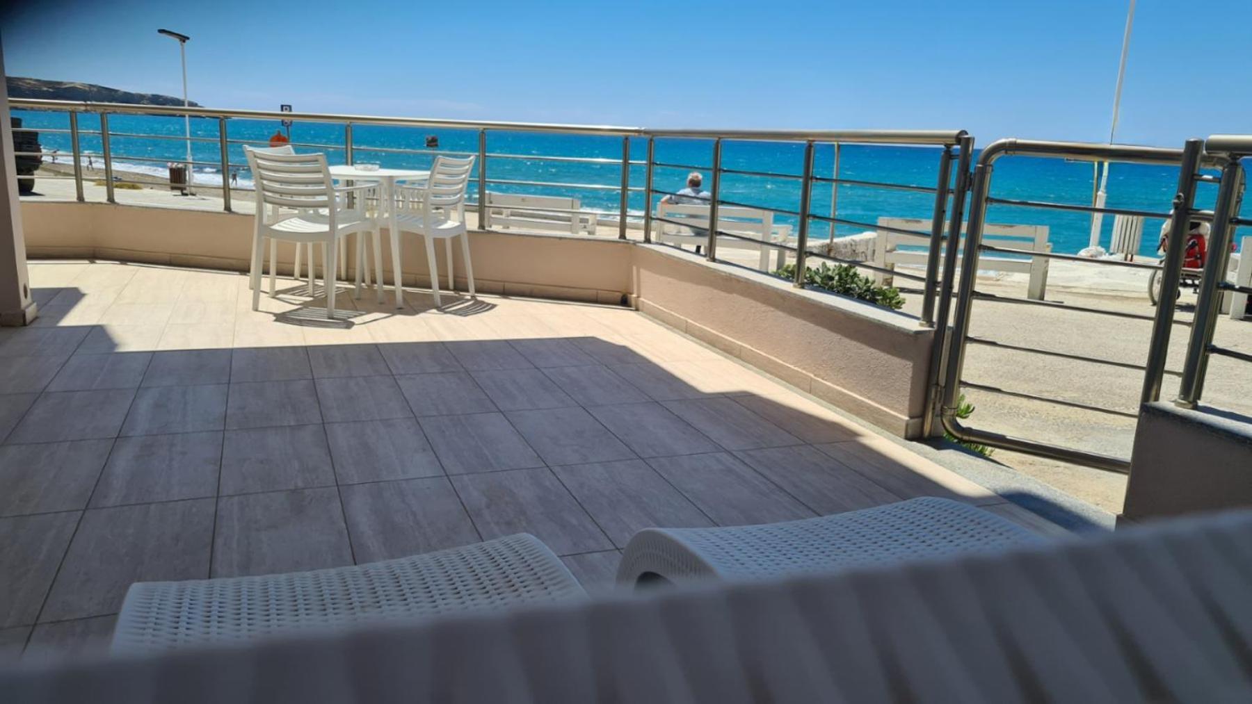 Bella Mare Luxury Apartments 칼라마키 외부 사진